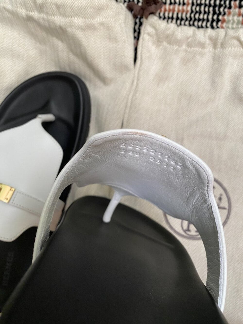 Hermes Empire Sandals in Blanc/White Leather - 38EU - Picture 9 of 15